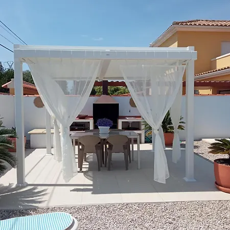 Ana Tatil Evi *